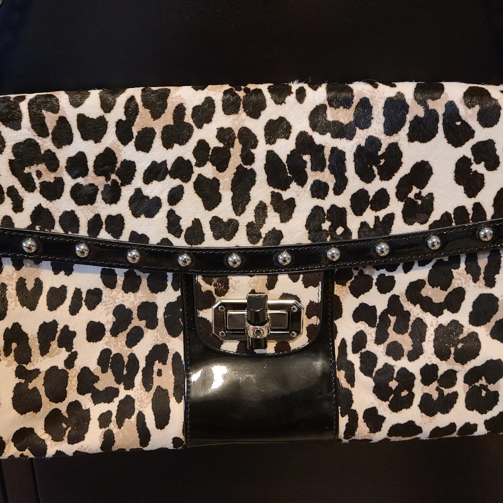 NWOT White House Black Market Haircalf Animal Print Clutch - Picture 2 of 9